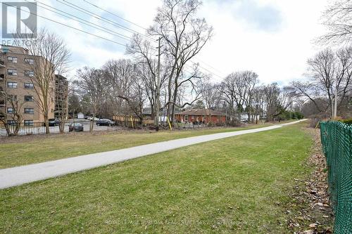 11 - 2418 New Street, Burlington, ON - Outdoor