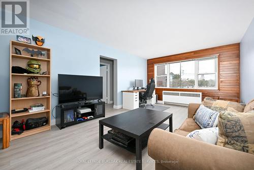 11 - 2418 New Street, Burlington, ON - Indoor Photo Showing Living Room