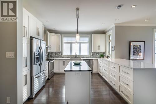 2 Commodore Place, Conception Bay South, NL - Indoor Photo Showing Kitchen With Upgraded Kitchen