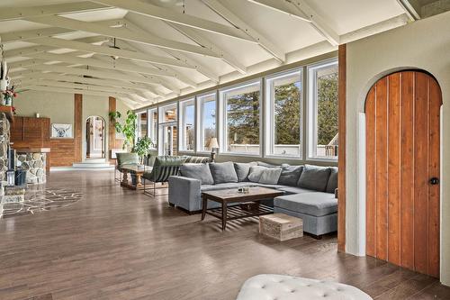 Salon - 696 Route 202 E., Hemmingford - Canton, QC - Indoor Photo Showing Living Room