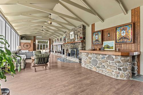 Salon - 696 Route 202 E., Hemmingford - Canton, QC - Indoor With Fireplace