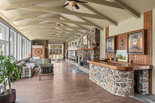 Salon - 696 Route 202 E., Hemmingford - Canton, QC - Indoor With Fireplace