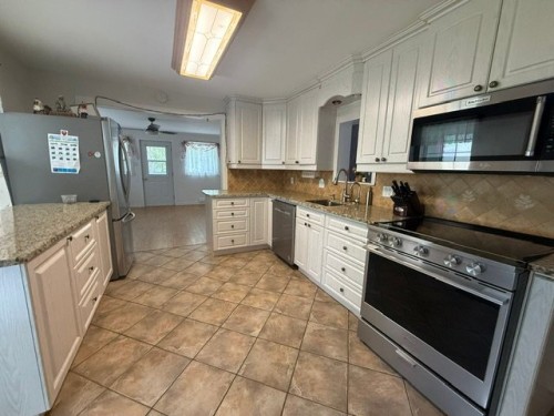 Kitchen - 2072 Ch. De Moffet-Latulipe, Latulipe-Et-Gaboury, QC - Indoor Photo Showing Kitchen