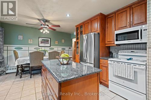 6398 Mountain Road, Niagara Falls (Stamford), ON - Indoor Photo Showing Kitchen