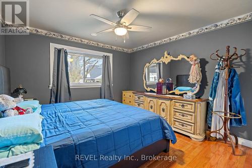 6398 Mountain Road, Niagara Falls (Stamford), ON - Indoor Photo Showing Bedroom