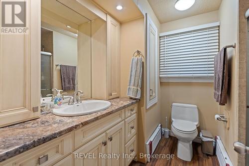 6398 Mountain Road, Niagara Falls (Stamford), ON - Indoor Photo Showing Bathroom