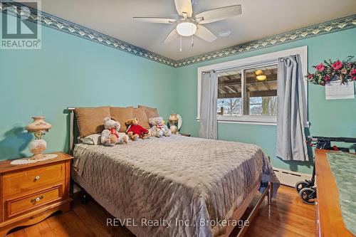 6398 Mountain Road, Niagara Falls (Stamford), ON - Indoor Photo Showing Bedroom