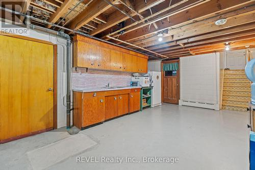 6398 Mountain Road, Niagara Falls (Stamford), ON - Indoor Photo Showing Basement