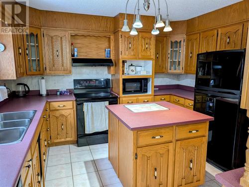 88 Main Street, Pilley'S Island, NL - Indoor Photo Showing Kitchen With Double Sink