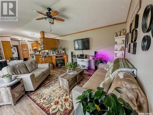 107 May Street, Neudorf, SK - Indoor Photo Showing Living Room