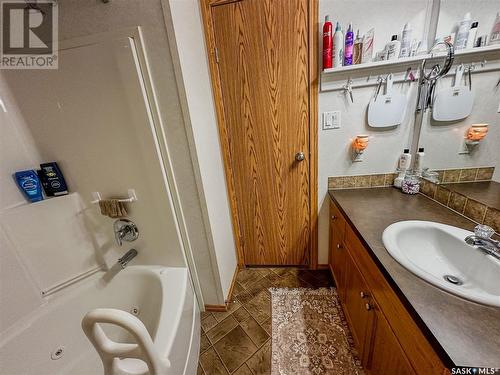 107 May Street, Neudorf, SK - Indoor Photo Showing Bathroom