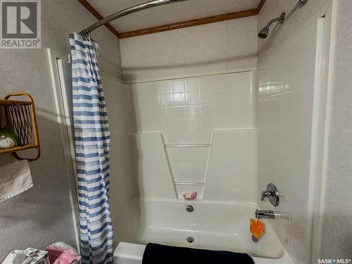 107 May Street, Neudorf, SK - Indoor Photo Showing Bathroom