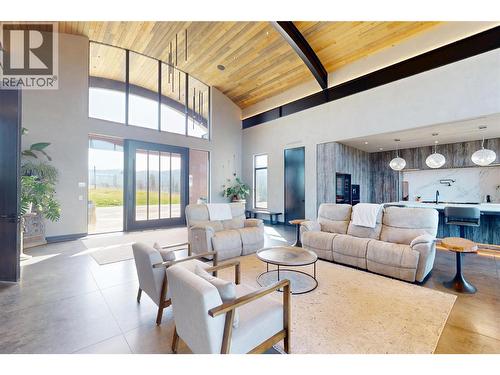 4275 Todd Road, Kelowna, BC - Indoor