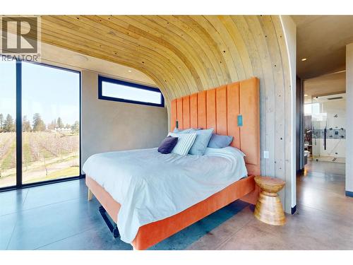 4275 Todd Road, Kelowna, BC - Indoor Photo Showing Bedroom