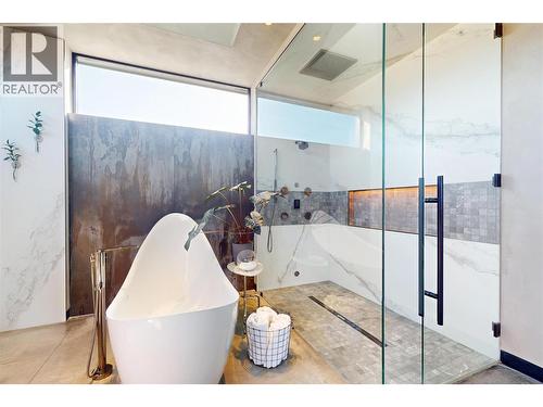 4275 Todd Road, Kelowna, BC - Indoor Photo Showing Bathroom