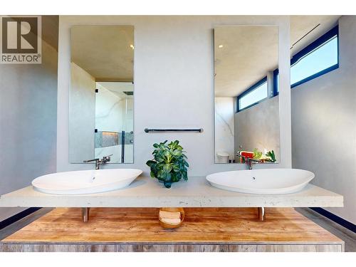 4275 Todd Road, Kelowna, BC - Indoor Photo Showing Bathroom