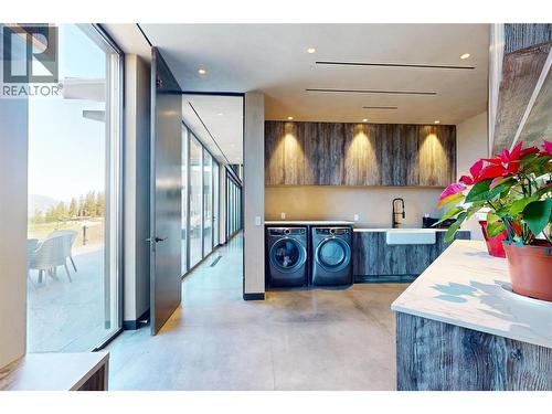 4275 Todd Road, Kelowna, BC - Indoor Photo Showing Other Room