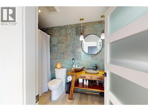 4275 Todd Road, Kelowna, BC - Indoor Photo Showing Bathroom