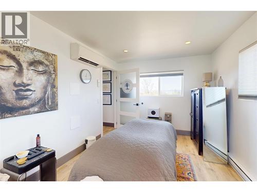 4275 Todd Road, Kelowna, BC - Indoor Photo Showing Bedroom