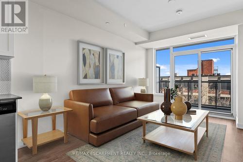 619 - 212 King William Street, Hamilton, ON - Indoor Photo Showing Living Room