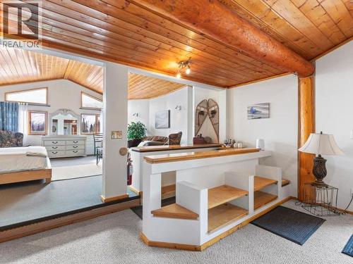 103084 Alaska Highway, Haines Junction, YT - Indoor