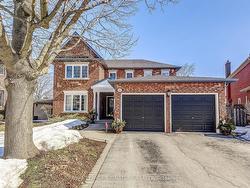 560 Chagall Crt  Mississauga, ON L5R 3A8