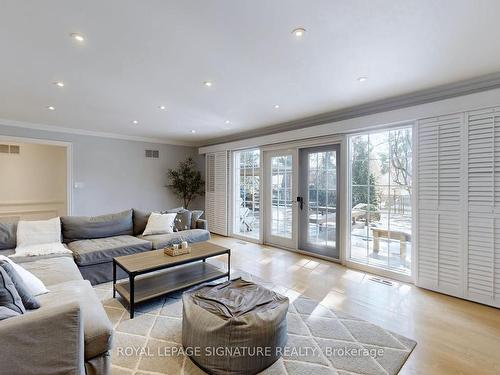 4086 Summit Court, Mississauga, ON - Indoor Photo Showing Living Room