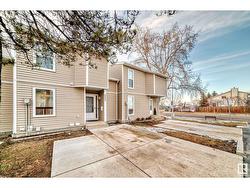 552 SADDLEBACK RD NW  Edmonton, AB T6J 4Z3