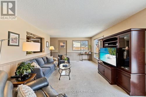 5200 Suncrest Road, Burlington, ON - Indoor Photo Showing Living Room