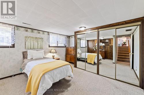 5200 Suncrest Road, Burlington, ON - Indoor Photo Showing Bedroom