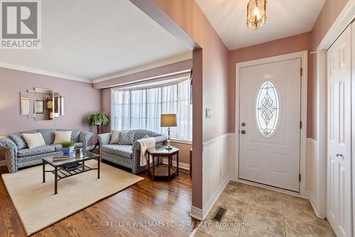 5200 Suncrest Road, Burlington, ON - Indoor Photo Showing Living Room