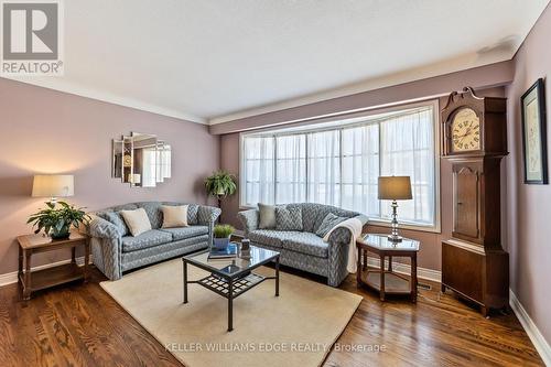 5200 Suncrest Road, Burlington, ON - Indoor Photo Showing Living Room