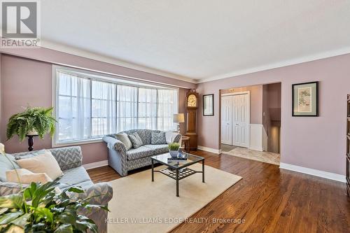 5200 Suncrest Road, Burlington, ON - Indoor Photo Showing Living Room