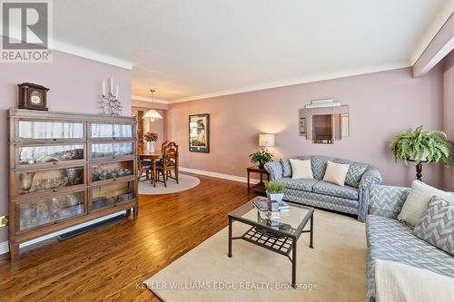 5200 Suncrest Road, Burlington, ON - Indoor Photo Showing Living Room