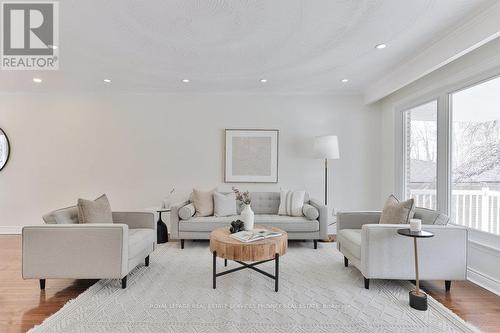 1276 Silver Spear Road, Mississauga, ON - Indoor Photo Showing Living Room