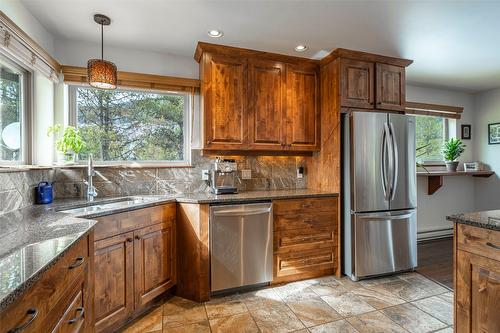 1433 Sugar Lake Road, Cherryville, BC - Indoor Photo Showing Kitchen With Double Sink