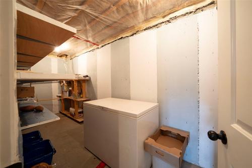 1433 Sugar Lake Road, Cherryville, BC - Indoor Photo Showing Laundry Room