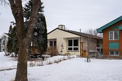 62 North Meadow DR  Winnipeg, MB R2C 4T4