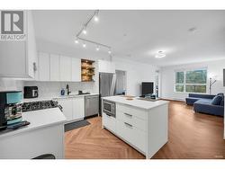 411 3229 ST JOHNS STREET  Port Moody, BC V3H 0M4