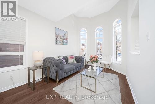 5668 Dolmite Heights, Mississauga, ON - Indoor Photo Showing Living Room