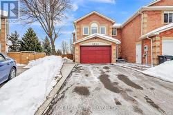 5014 RUNDLE COURT  Mississauga, ON L5M 4A3