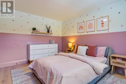 694 Holt Drive, Burlington, ON - Indoor Photo Showing Bedroom