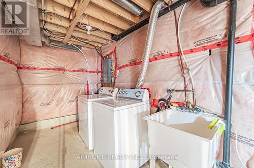 688 Courtney Valley Road, Mississauga, ON - Indoor Photo Showing Laundry Room