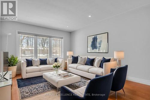 234 Erb Street, Waterloo, ON - Indoor Photo Showing Living Room