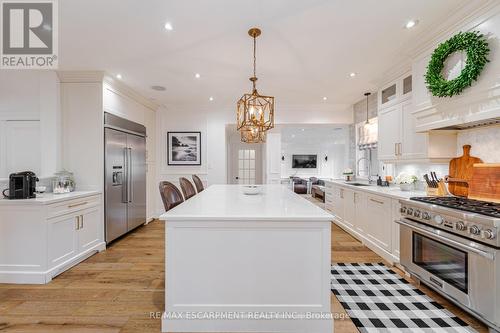 2126 Grange Drive, Mississauga, ON - Indoor Photo Showing Kitchen With Upgraded Kitchen