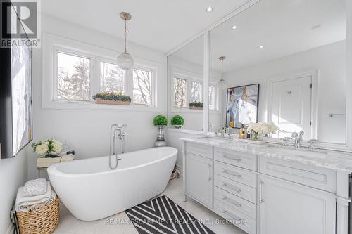 2126 Grange Drive, Mississauga, ON - Indoor Photo Showing Bathroom