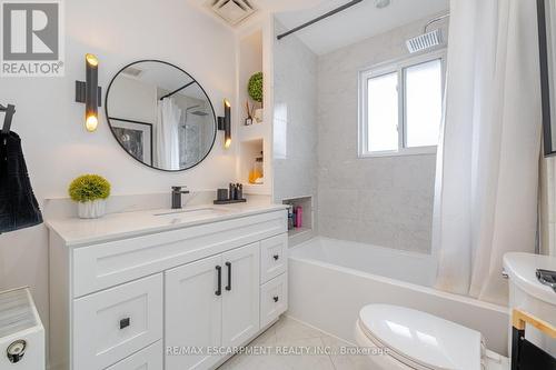 2126 Grange Drive, Mississauga, ON - Indoor Photo Showing Bathroom