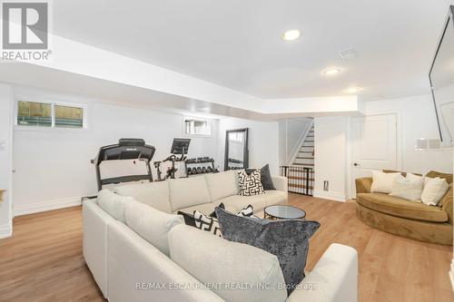 2126 Grange Drive, Mississauga, ON - Indoor Photo Showing Living Room