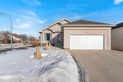 112 Calderwood BAY  Winnipeg, MB R3T 6A2