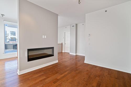 Master bedroom - Ph402-373 Rue Des Seigneurs, Montréal (Le Sud-Ouest), QC - Indoor With Fireplace